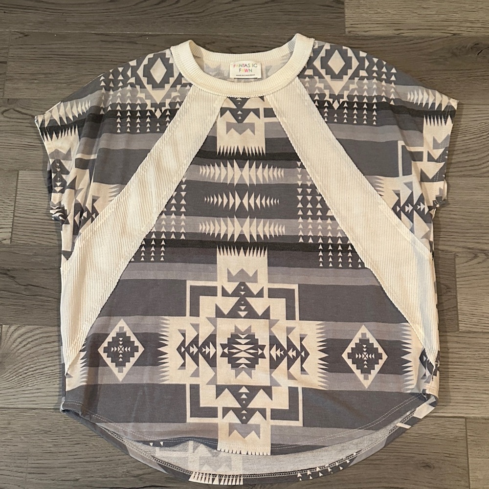 Fantastic Fawn Women’s Cream and Gray Patterned Top